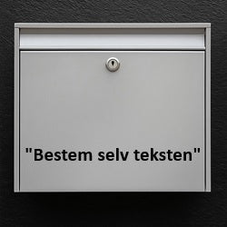 Navneskilt til postkasse – design selv teksten (custom) – robust udendørs klistermærke med høj læsbarhed