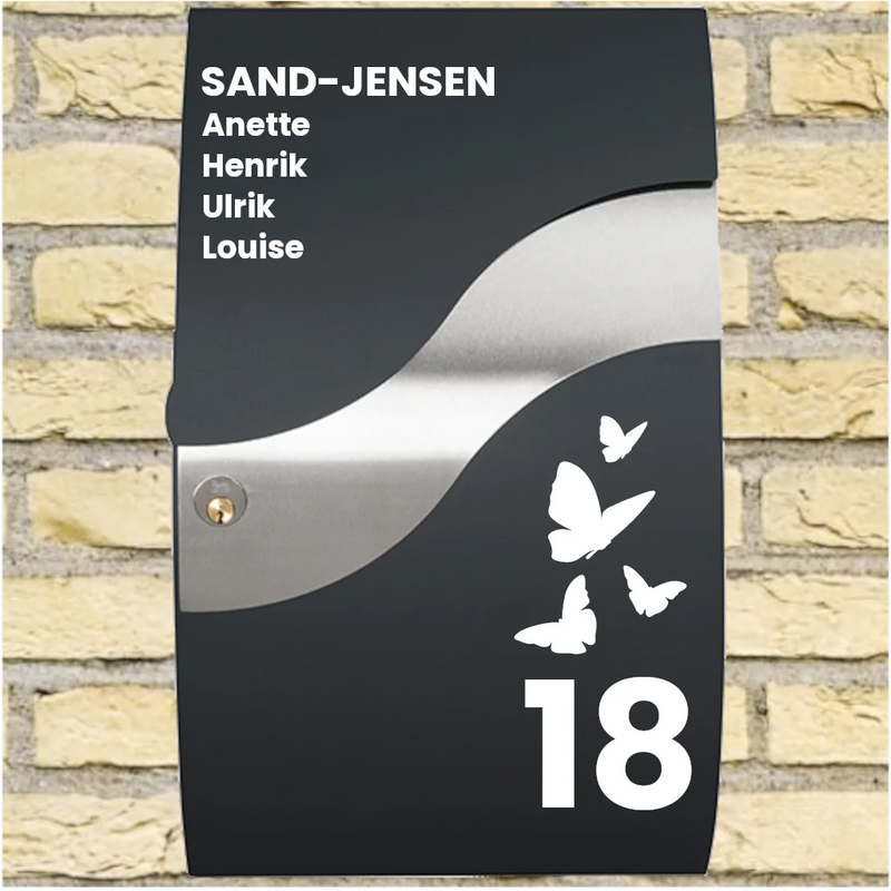 Postkasseklistremerke – Wave-layout med sommerfuglmotiv, etternavn, fornavn & husnummer