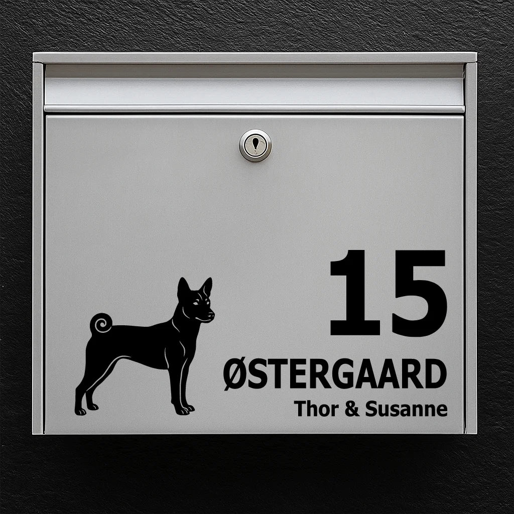 Postkassesticker med Basenji