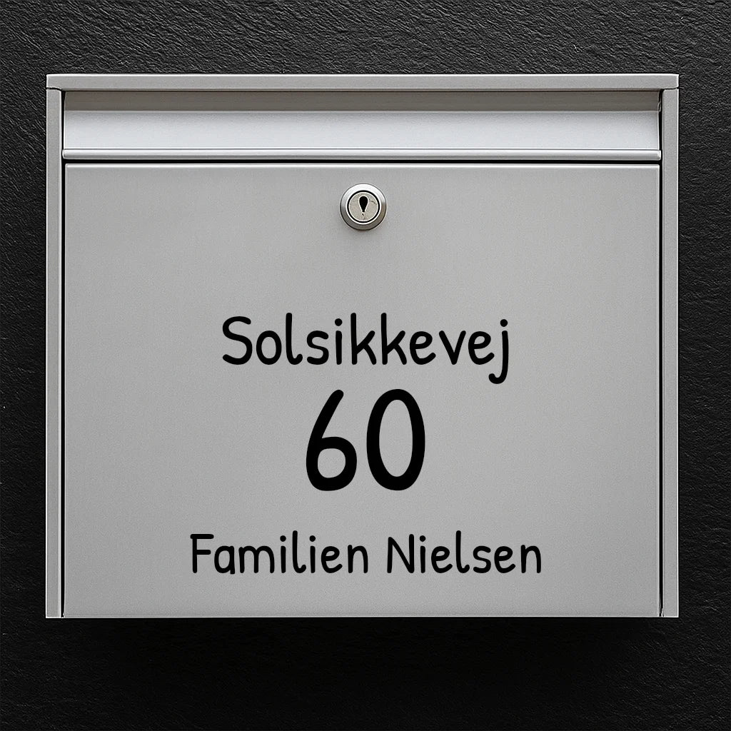 Postkassesticker – vælg skrifttype: vejnavn, stort husnummer & familienavn (centreret)