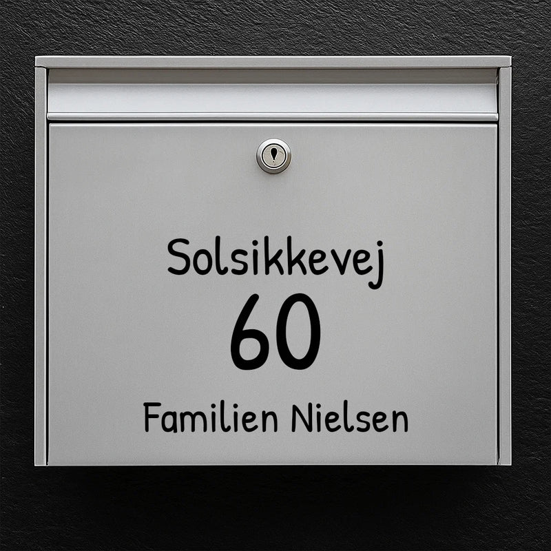 Postkassesticker – vælg skrifttype: vejnavn, stort husnummer & familienavn (centreret)