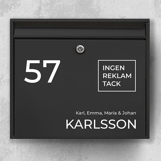 Navneskilt til postkasse – moderne layout med tal til venstre, familietekst og ikon “Ingen reklamer, tak” – robust udendørs klistermærke