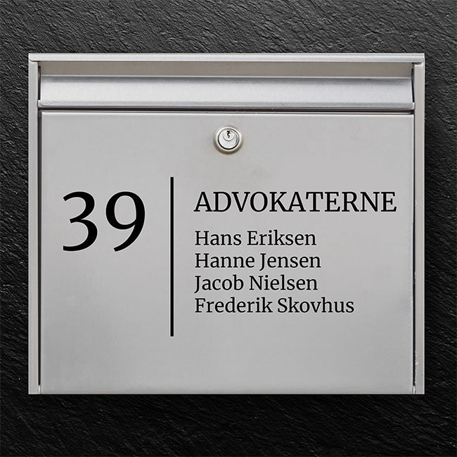 Postkassesticker – firmanavn med stort nummer & navneliste