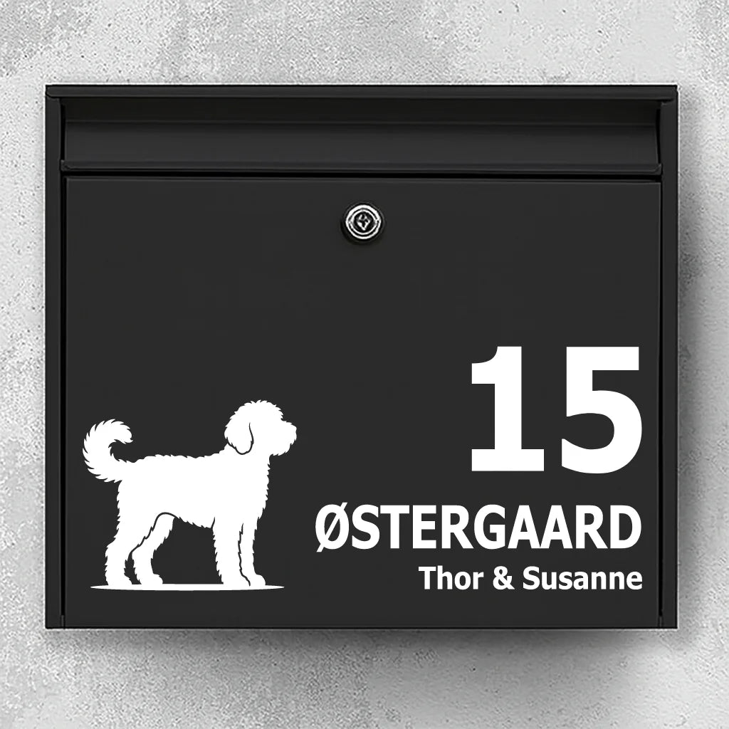 Postkassesticker med Goldendoodle