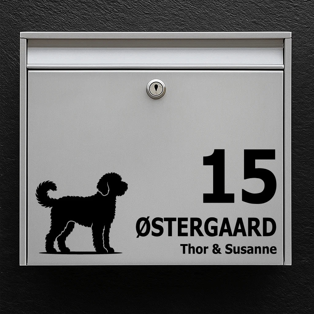 Postkassesticker med Goldendoodle