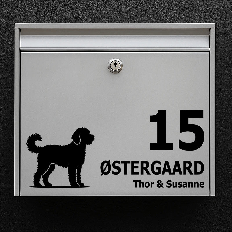 Postkasseklistremerke med Goldendoodle