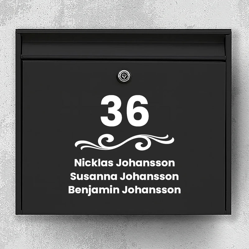 Postkassesticker – husnummer med ornament & navneliste