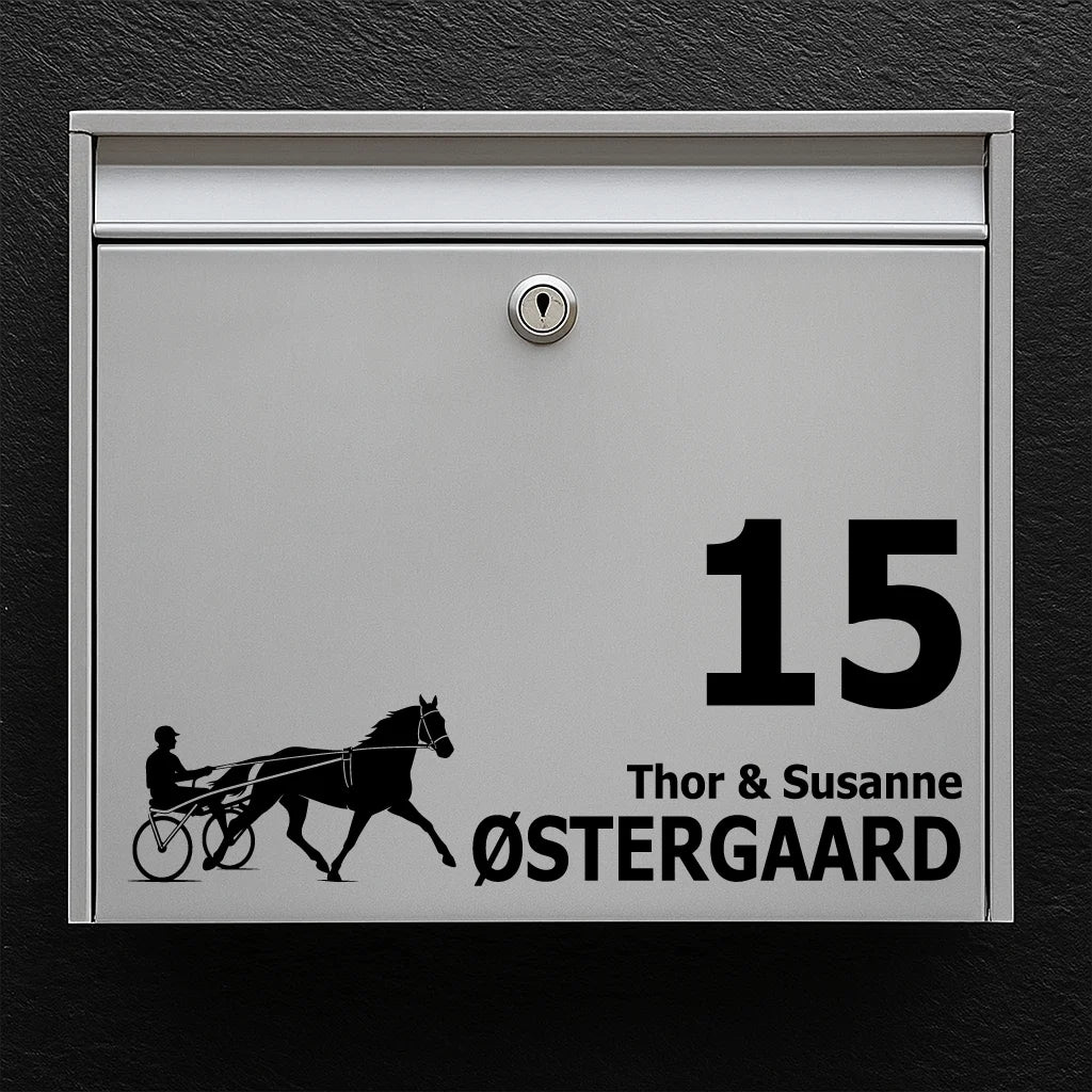 Postkassesticker med travhest