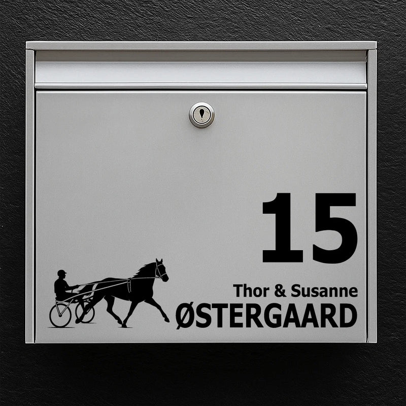 Postkassesticker med travhest