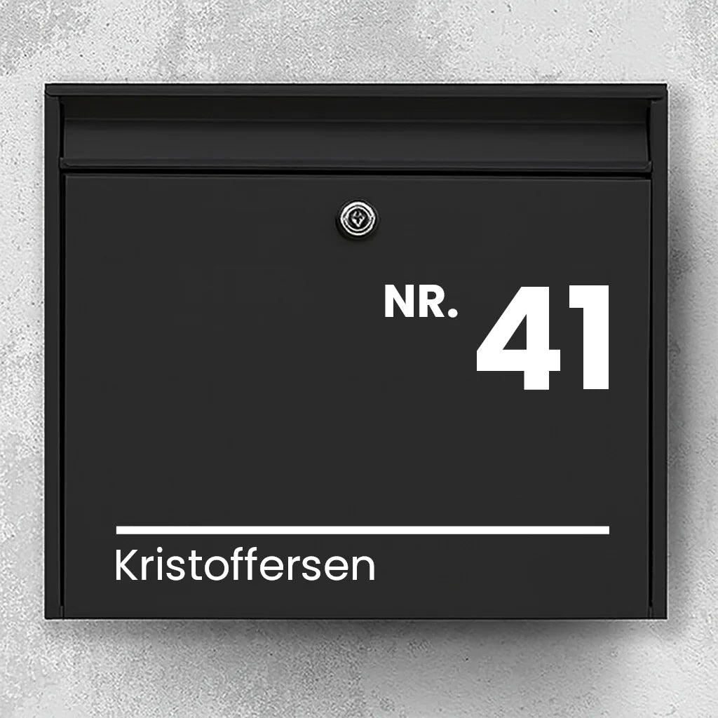 Postkassesticker – “NR.” stort husnummer & efternavn med linje